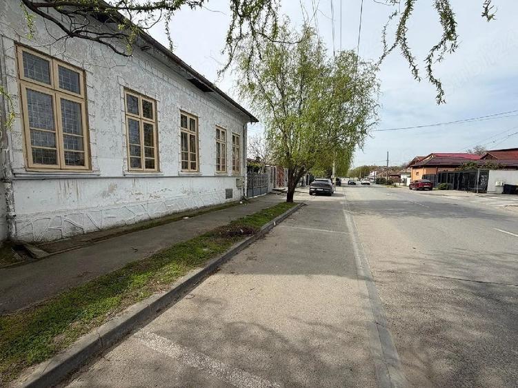 Casă cu 6 camere cu Teren 1658 Mp în Central