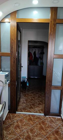 Vand apartament in zona Malu rosu, 2 camere decomandat, confort 1, etajul 6 din 10, complet mobilat. Pentru mai multe detalii la telefon 0721 152 149 - 7