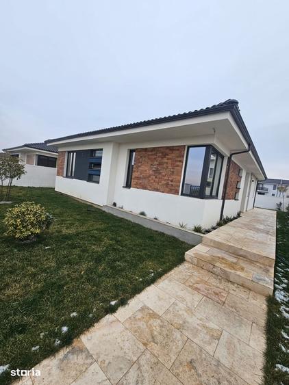 Casă cu 4 camere cu Teren 440 Mp în Central