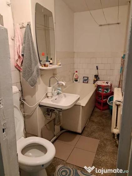 Apartament cu 4 camere decomandat în Central