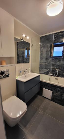 Apartament cu 4 camere decomandat în Aviației