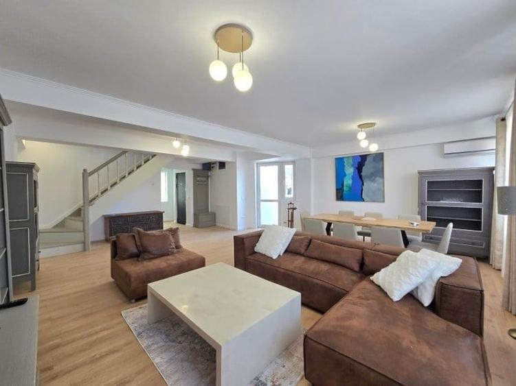 Apartament cu 4 camere în Victoriei