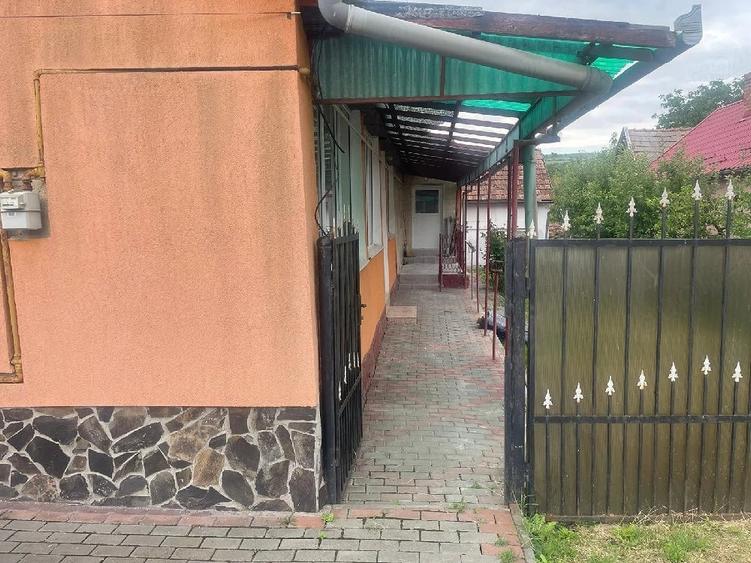 Casă cu 4 camere cu Teren 1000 Mp în Cucerdea