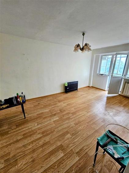 Apartament cu 4 camere decomandat în Viziru 3