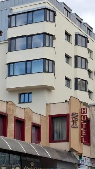 Apartament cu 4 camere decomandat în Central
