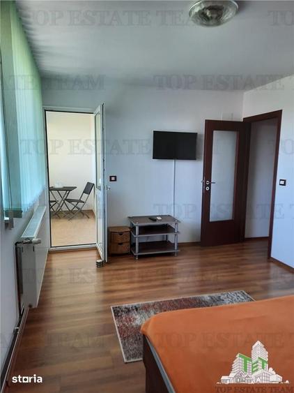 Casă cu 10 camere cu Teren 382 Mp în Sud