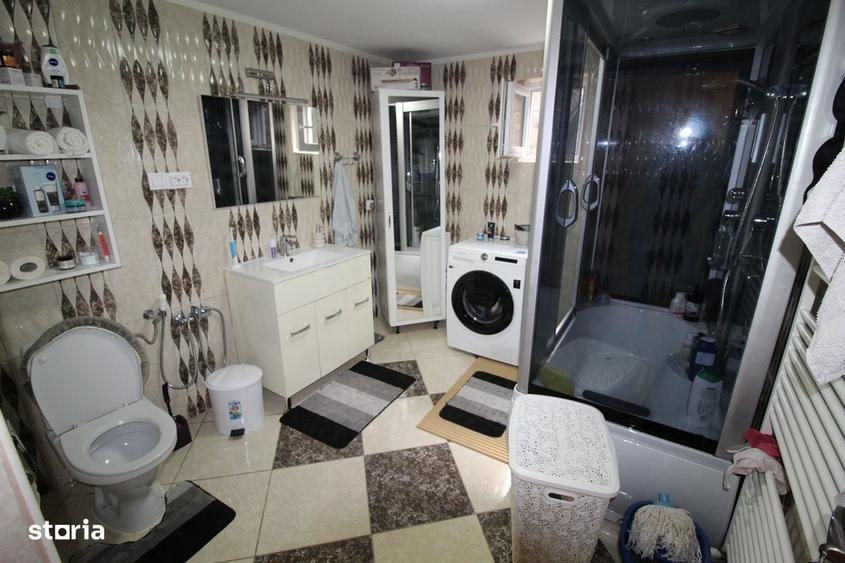 Casă cu 4 camere cu Teren 1413 Mp în Central
