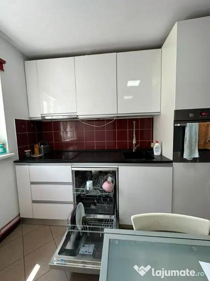 Apartament cu 3 camere decomandat în Tineretului