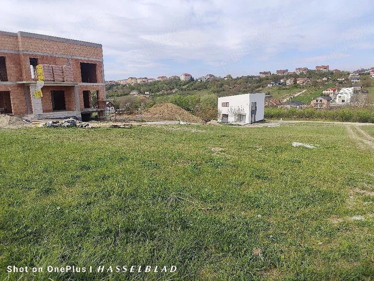 Teren de 15400 mp, în Central