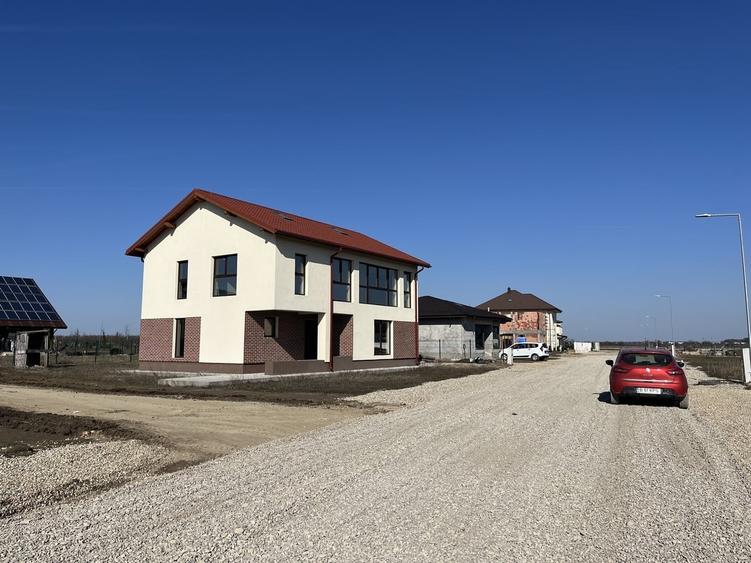 Casă cu 5 camere cu Teren 605 Mp în Victoriei