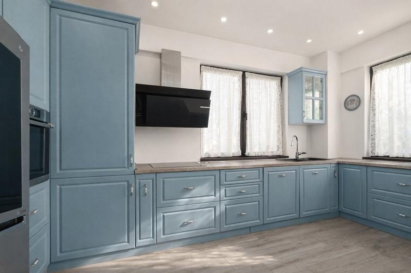 Apartament cu 4 camere semidecomandat în Central