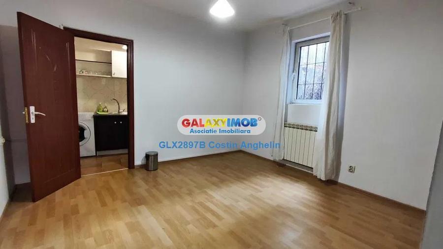 Casă cu 6 camere cu Teren 165 Mp în Decebal