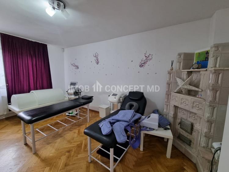 Casă individuală cu 8 camere cu Canalizare în Ultracentral