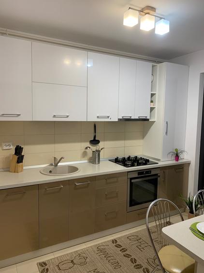 Apartament cu 3 camere semidecomandat în Băneasa