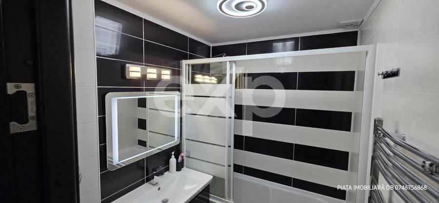 Apartament cu 3 camere semidecomandat, mobilat în Micro 9