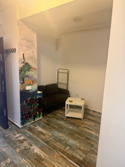 Garsonieră decomandată în Roșu