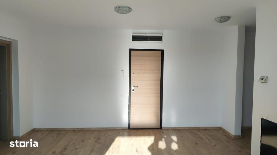 Apartament cu 4 camere semidecomandat în Băneasa
