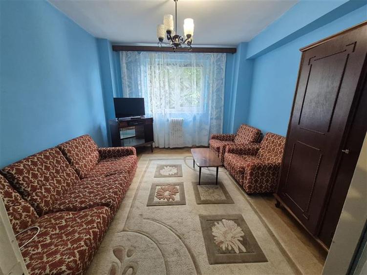 Apartament cu 3 camere decomandat în Aeroport