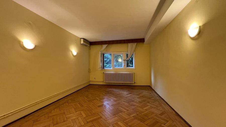 Casă individuală cu 6 camere cu Canalizare în Domenii