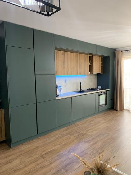 Apartament cu 3 camere semidecomandat, mobilat în Florești