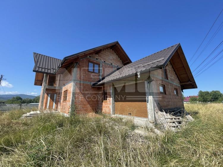Casă individuală cu 5 camere cu Canalizare în Vicovu de Sus