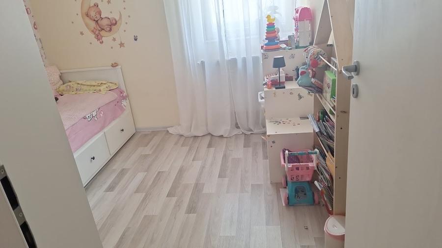 Apartament cu 3 camere decomandat, mobilat în Berceni