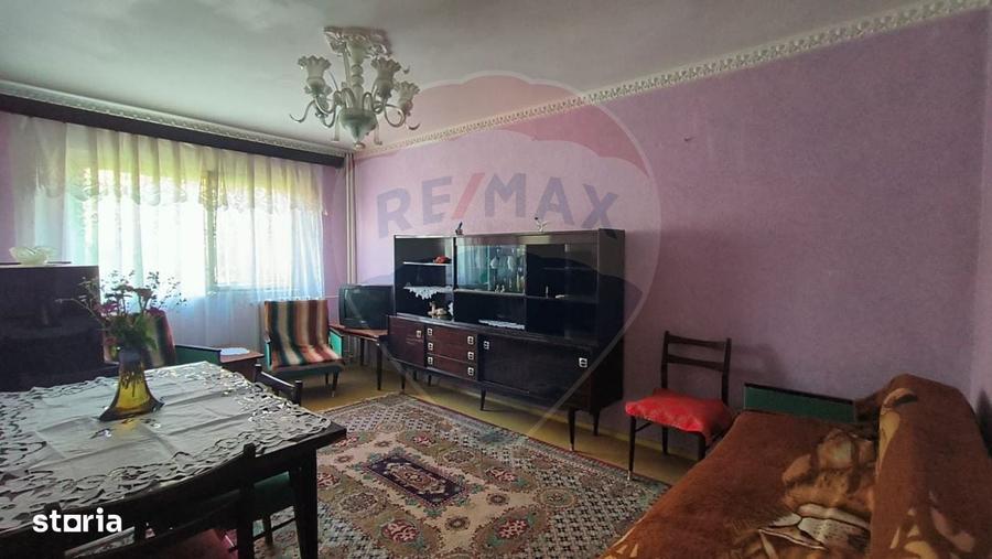 Apartament cu 3 camere decomandat în Micro 17
