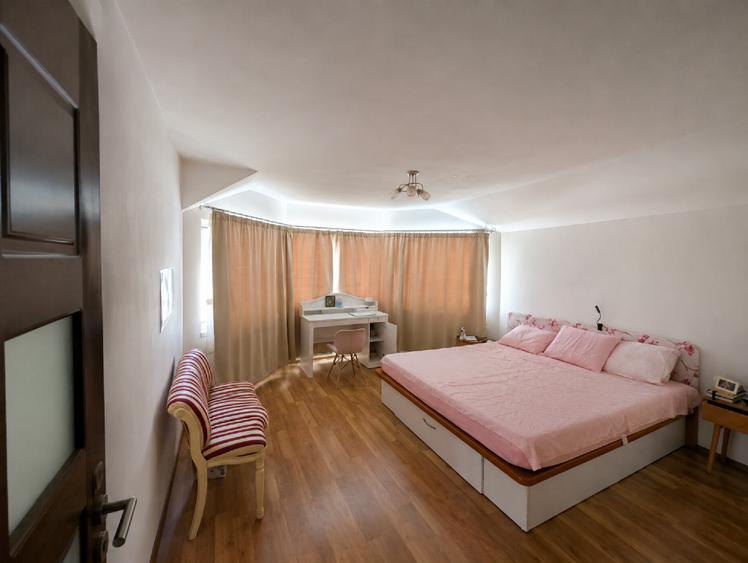 Casă individuală cu 5 camere cu Teren 433 Mp în Central