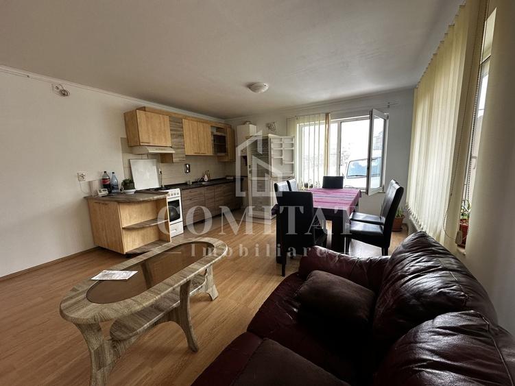 Apartament cu 3 camere semidecomandat, mobilat în Bună Ziua