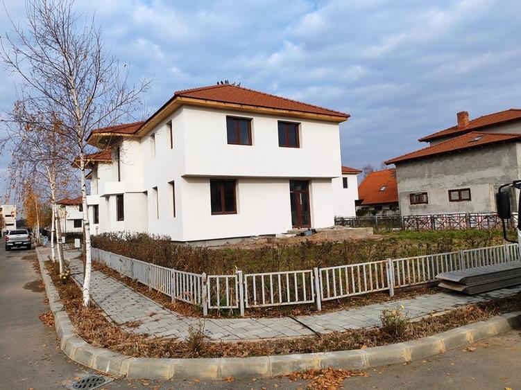 Casă individuală cu 4 camere cu Canalizare în Corbeanca