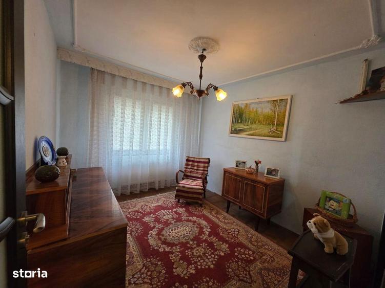 Apartament cu 4 camere decomandat în Central