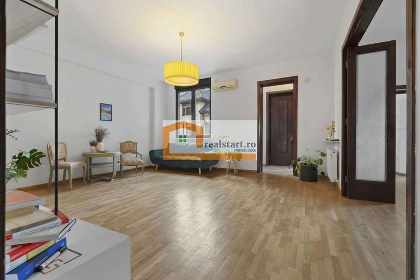 Apartament cu 5 camere circular în P-ța Romană