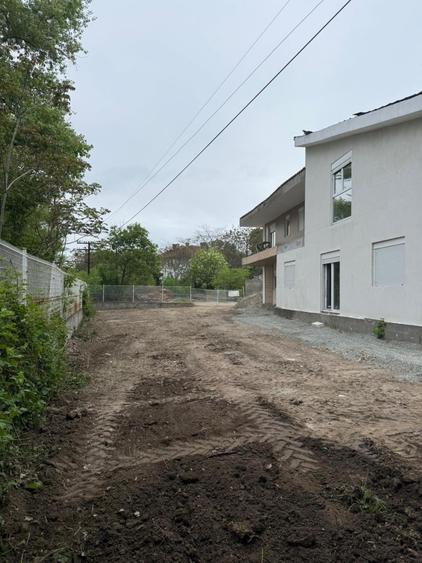 Casă cu 7 camere cu Canalizare în Central