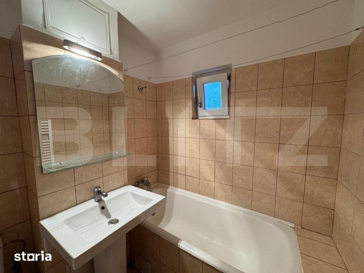 Apartament cu 3 camere decomandat în Sărari