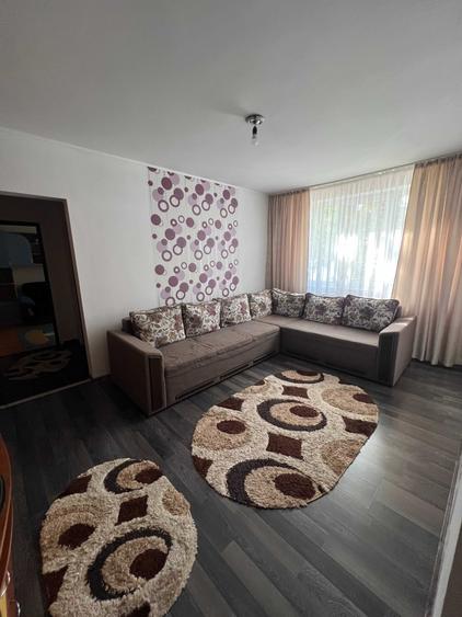 Apartament cu 3 camere semidecomandat în Central