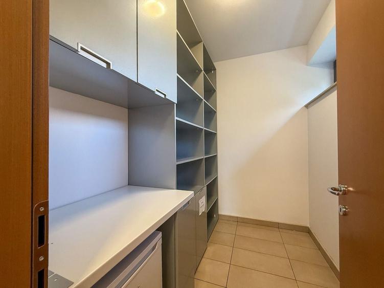 Apartament cu 3 camere semidecomandat, mobilat în Primăverii