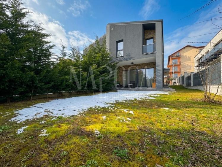 Duplex cu 4 camere cu Canalizare în Europa
