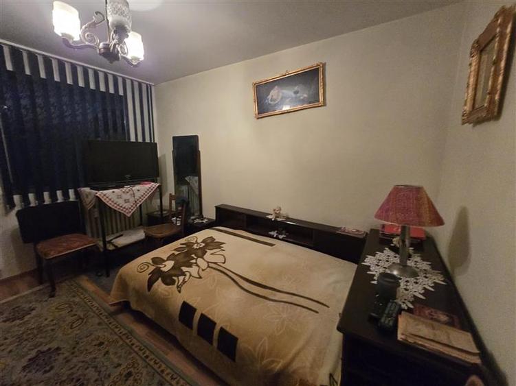 Apartament cu 3 camere semidecomandat în Brâncoveanu