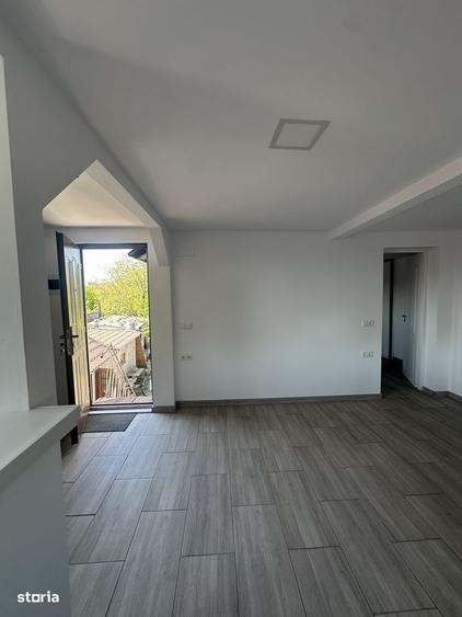 Casă cu 4 camere în Palazu Mare
