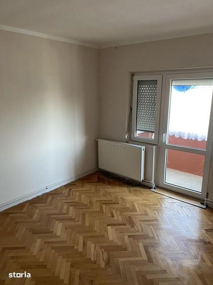 Apartament cu 3 camere decomandat în Micro 16