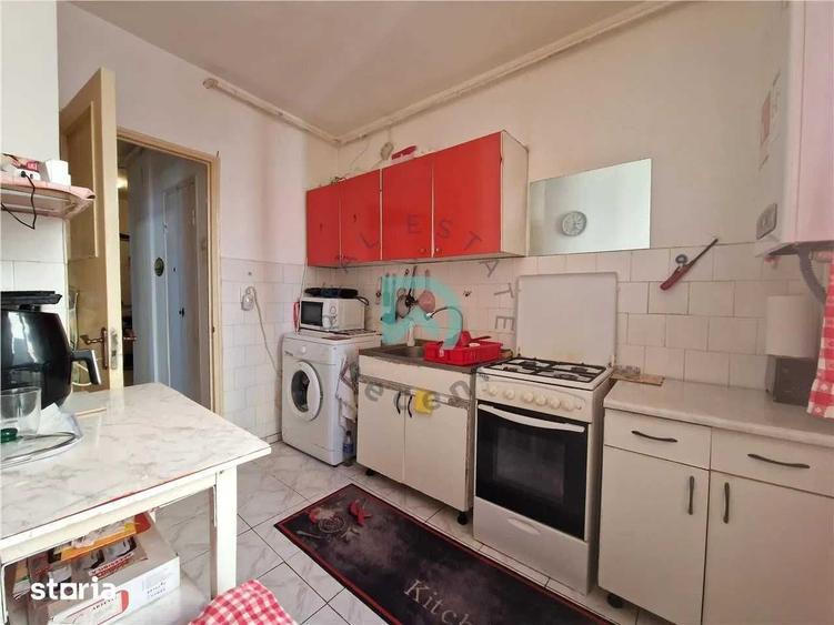 Apartament cu 3 camere decomandat în Astra