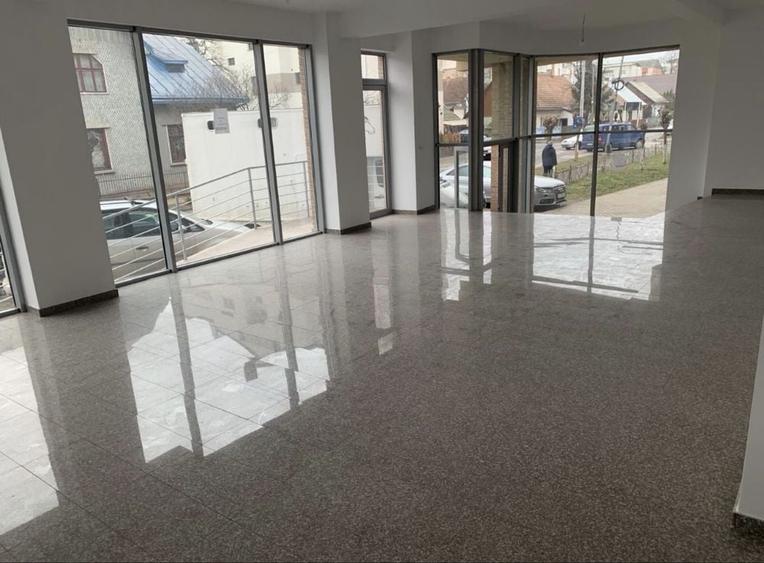 Spațiu comercial, de 500 mp, în Central