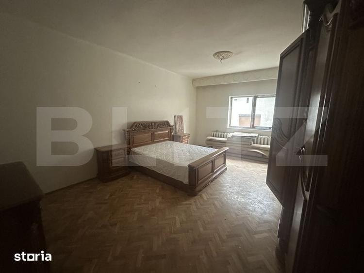Casă cu 7 camere cu Teren 1171 Mp în Păulești