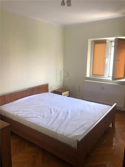Apartament cu 3 camere decomandat în Baba-Dochia