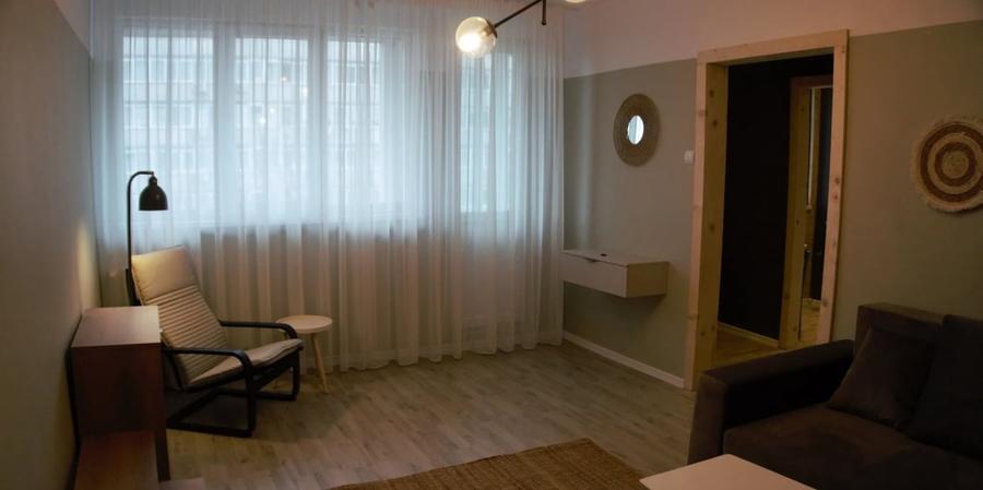 Apartament cu 2 camere semidecomandat, mobilat în 1 Mai