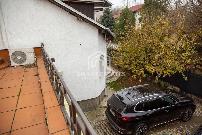 Casă individuală cu 8 camere cu Garaj în Băneasa