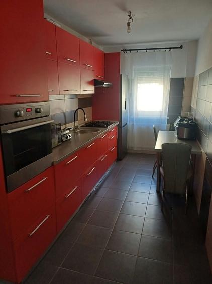 Apartament cu 3 camere semidecomandat în Central