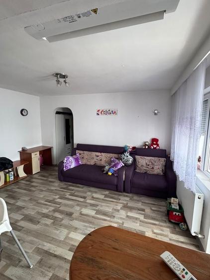 Apartament cu 2 camere semidecomandat în Gara