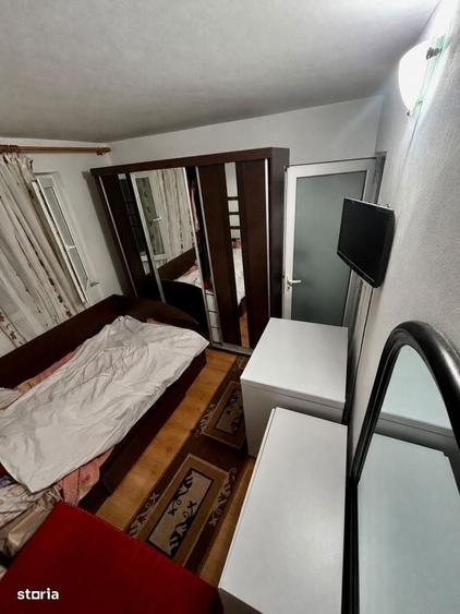 Apartament cu 3 camere semidecomandat în Ciupercenii Noi