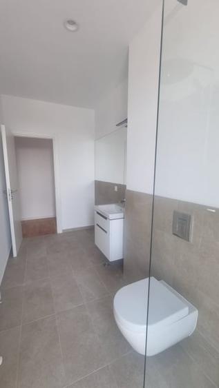 Apartament cu 4 camere decomandat în Băneasa